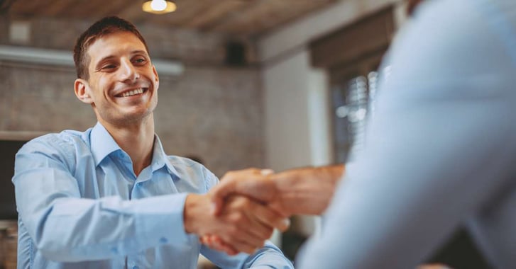 2 people shaking hands